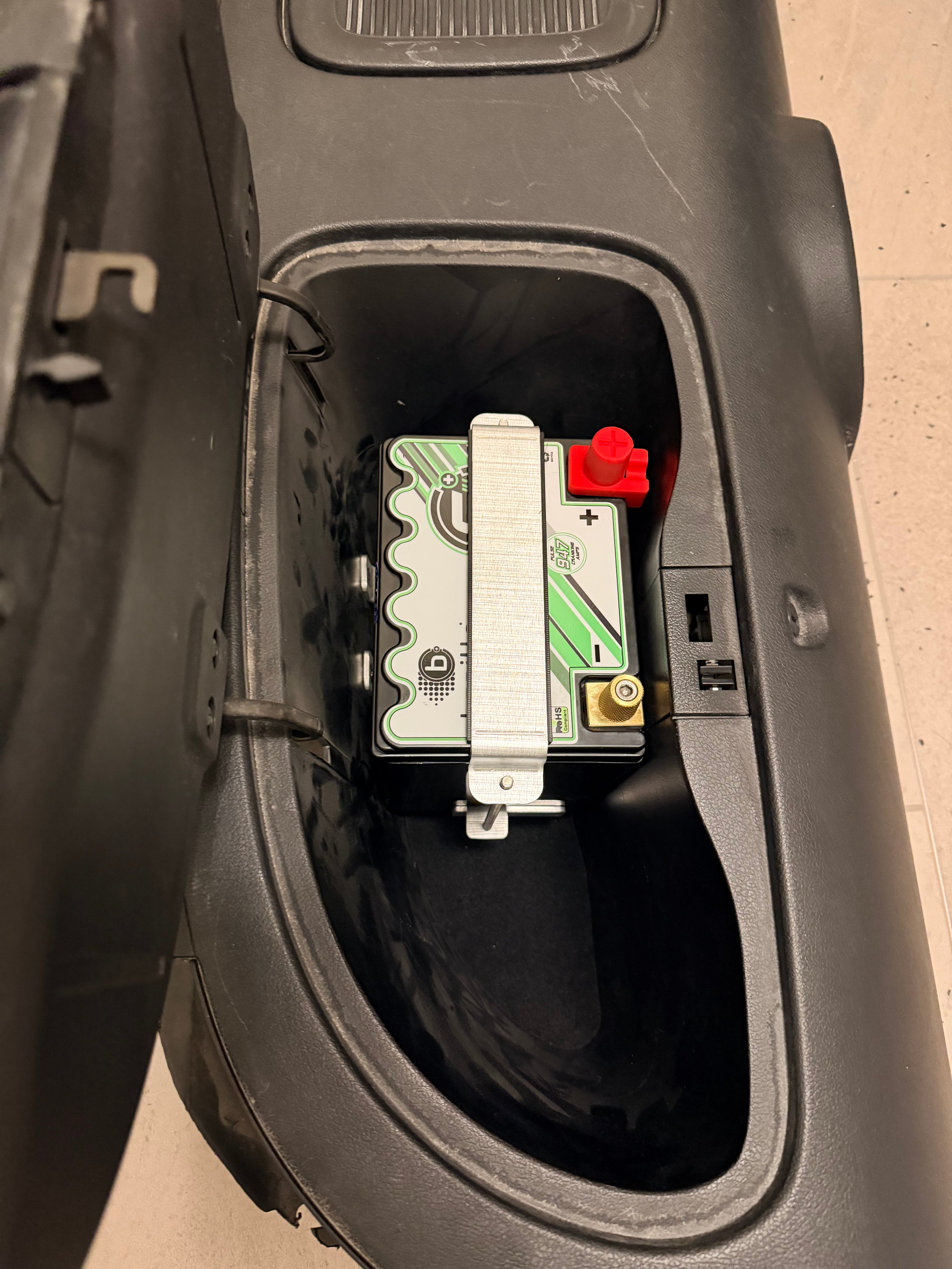 G30 Battery Tray- FD passenger bin